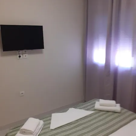 아파트 Lakis House Fternon